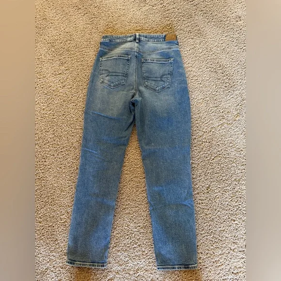 American Eagle Size 6 Light Blue Distressed Mom Jeans - Picture 3 of 3